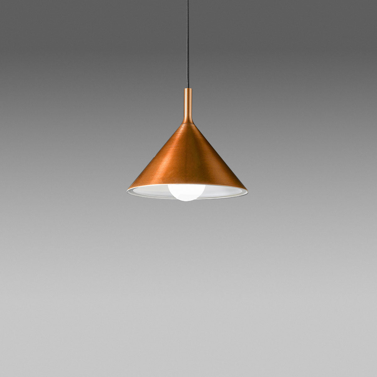 GEALUCE Sospensione con montatura in alluminio. Finitura bianco-nero-ottone-rame. 1XE27 non incl. BARBIE GEALUCE Sospensione con montatura in alluminio. Finitura bianco-nero-ottone-rame. 1XE27 non incl. BARBIE